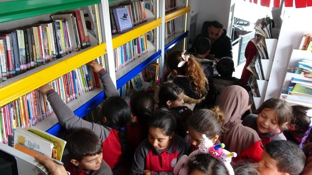 Gezici Kütüphane Öğrencilerle Buluştu4