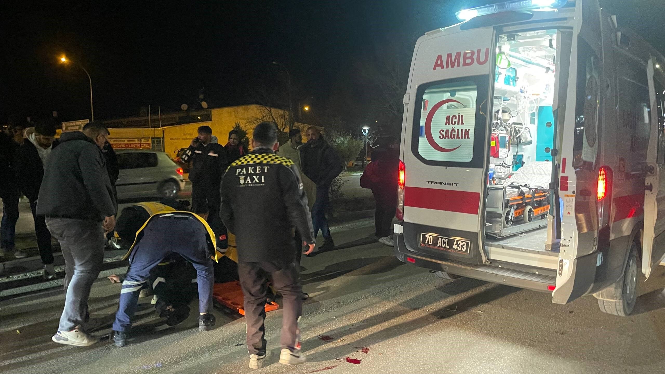 Hafif Ticari Araç Üniversite Öğrencisine Çarptı 3 Yaralı (2)