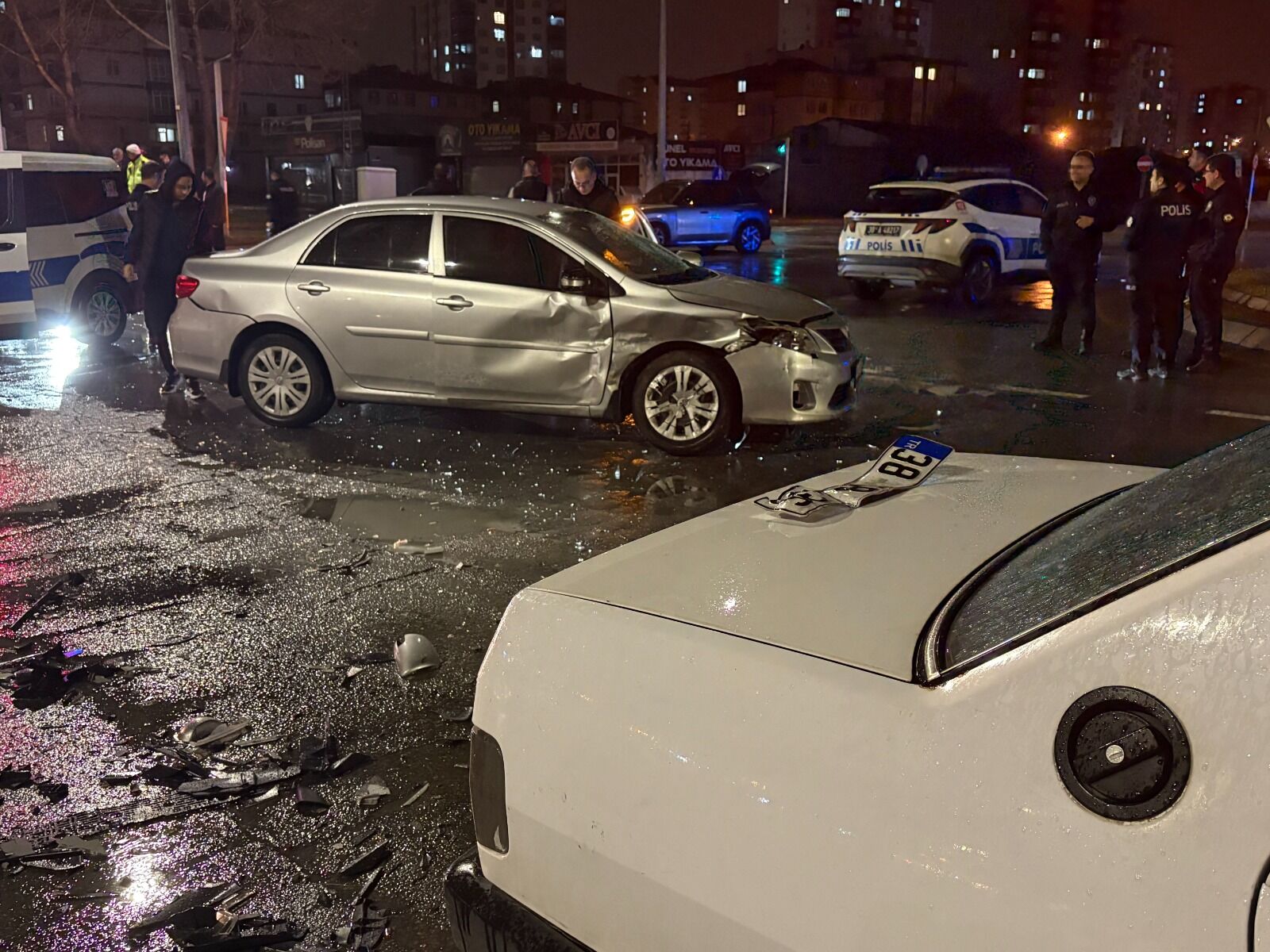 İki Otomobil Çarpıştı! Tofaş Kağıt Gibi Ezildi (1)
