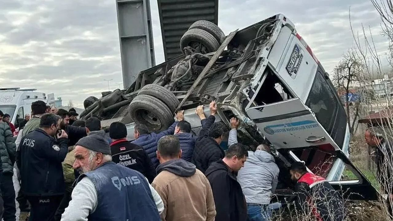 Otobüs Üst Geçide Çarptı! 4 Ölü, 13 Yaralı (2)