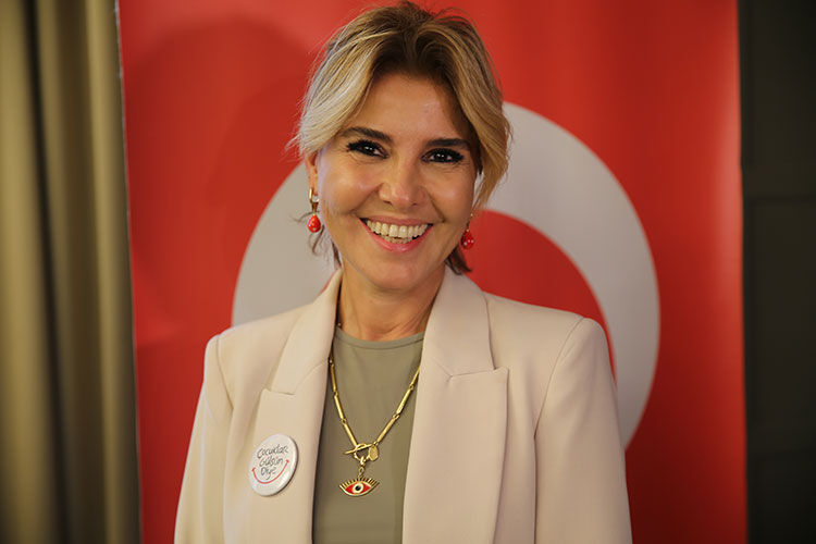 Şarkıcı Gülben Ergen, (1)