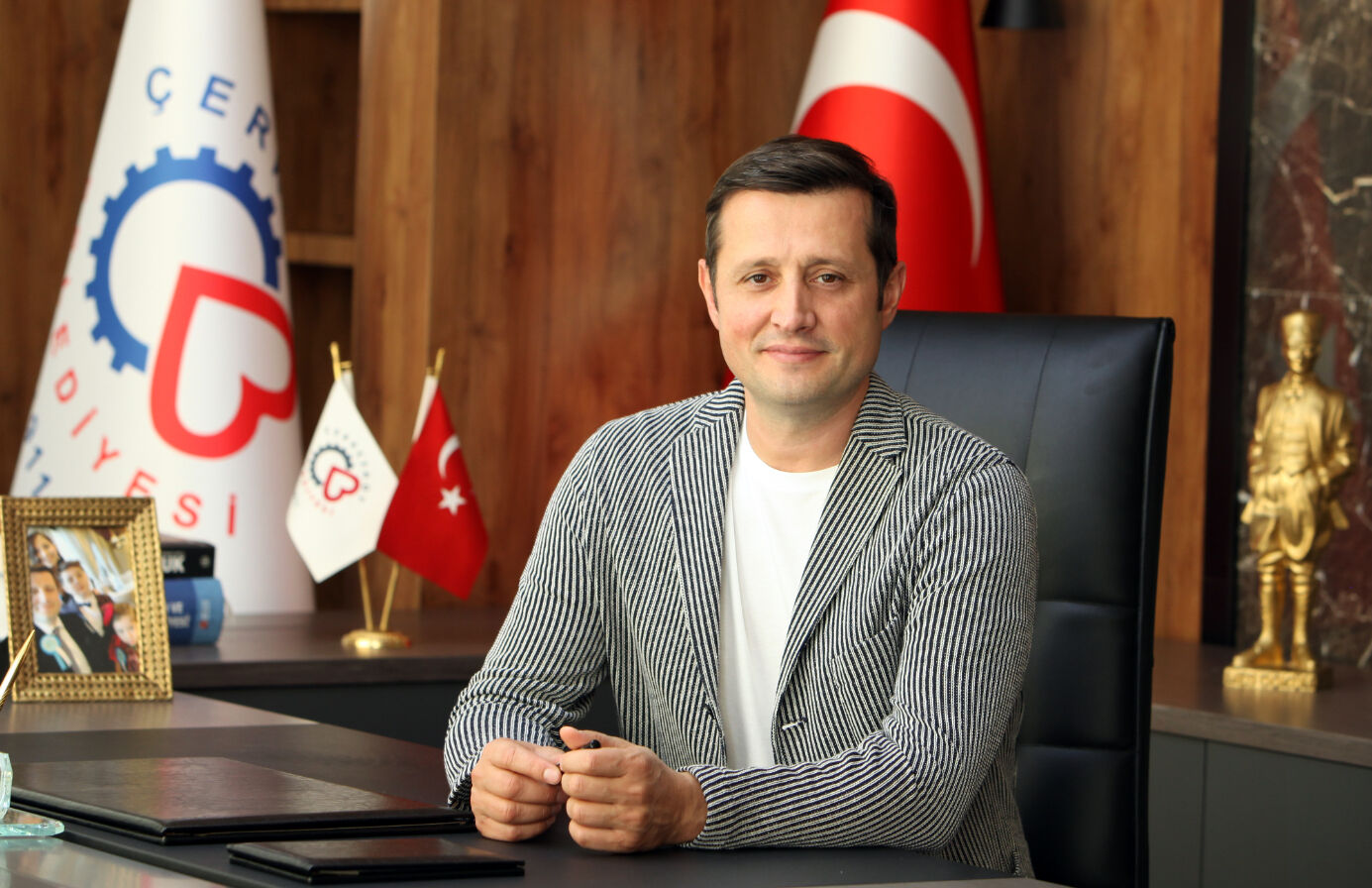 Vahap Akay (2)