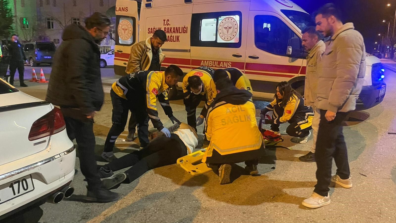 Pikap Ile Otomobil Çarpıştı! Ortalık Savaş Alanına Döndü (7)