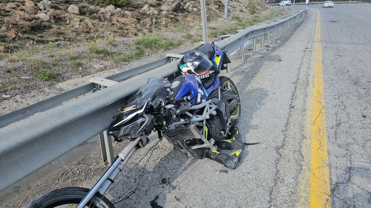Motosiklet Bariyere Çarptı 1 Yaralı (2)