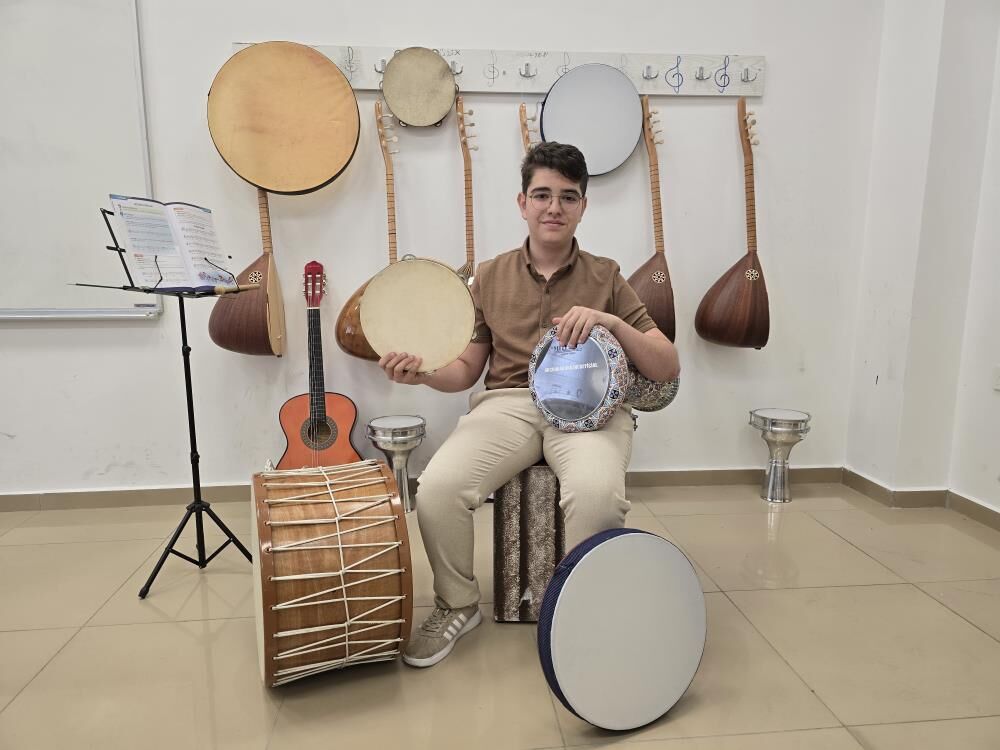 Beş Parmağında Beş Marifet