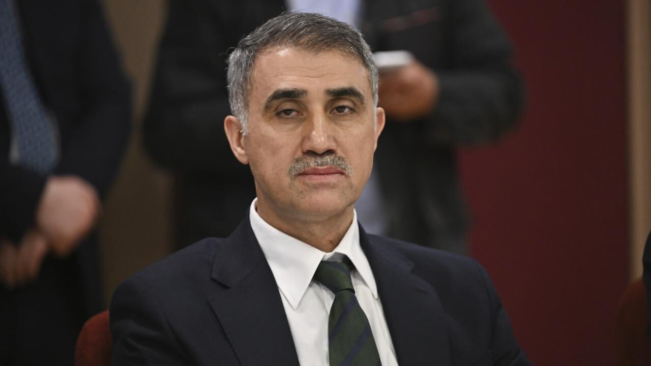 Serdar Mutta (4)