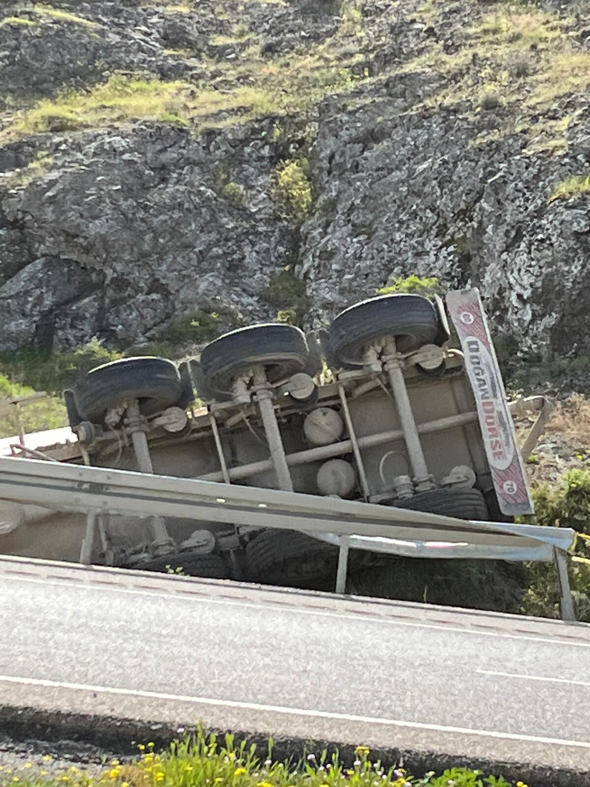 Yozgat Yerköy Karayolunda Meydana Gelen Trafik Kazasında Beton Mikseri