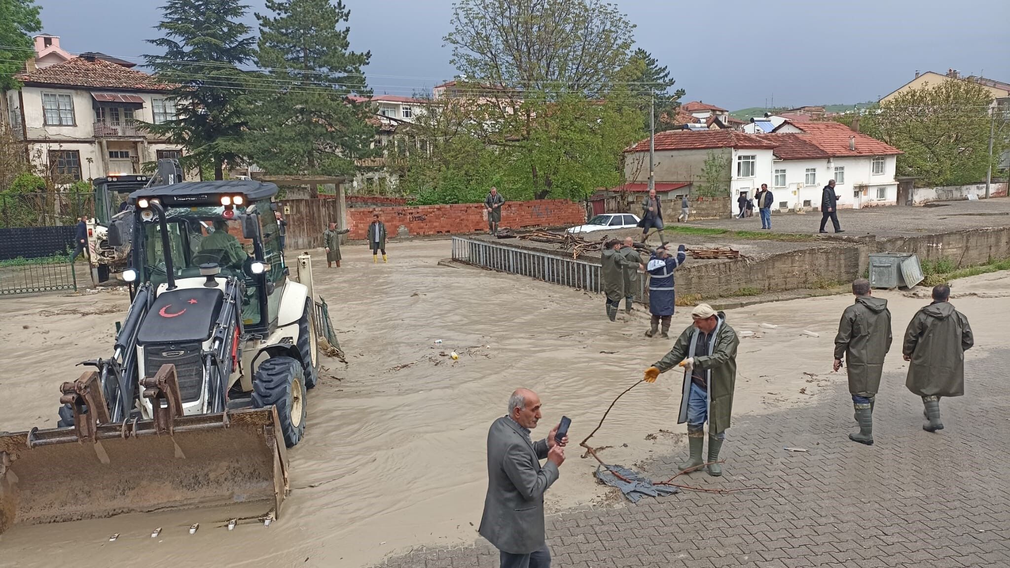 Sağanak Dereyi Taşırdı (1)