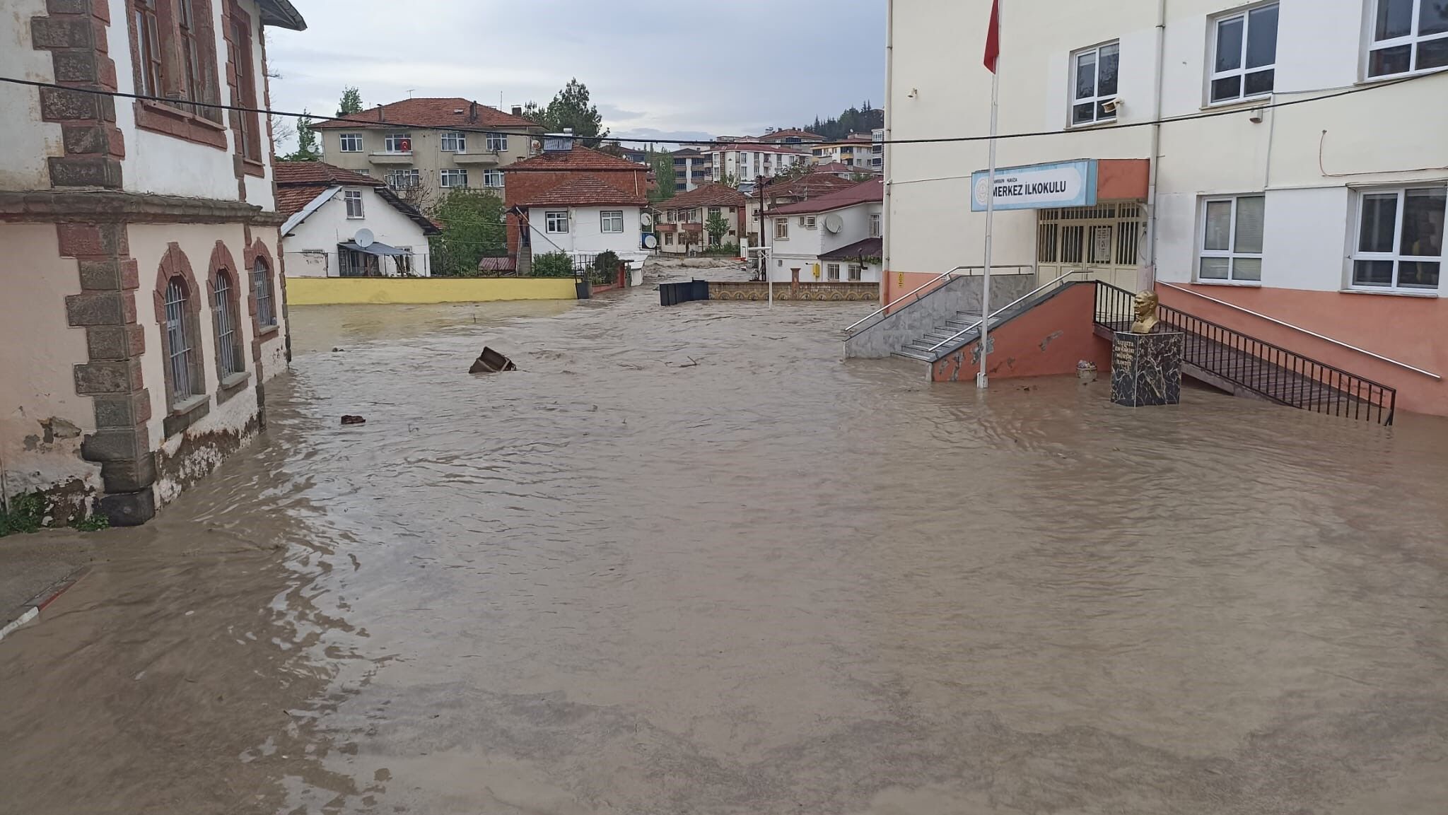 Sağanak Dereyi Taşırdı (3)