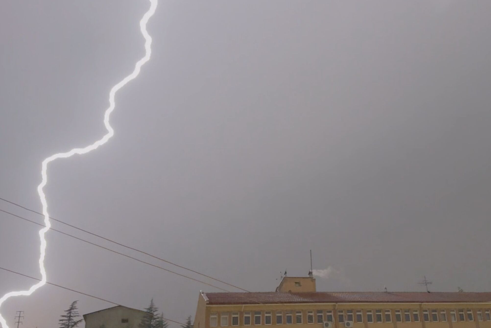 Yozgat’ta Şimşekler Geceyi Aydınlattı!3