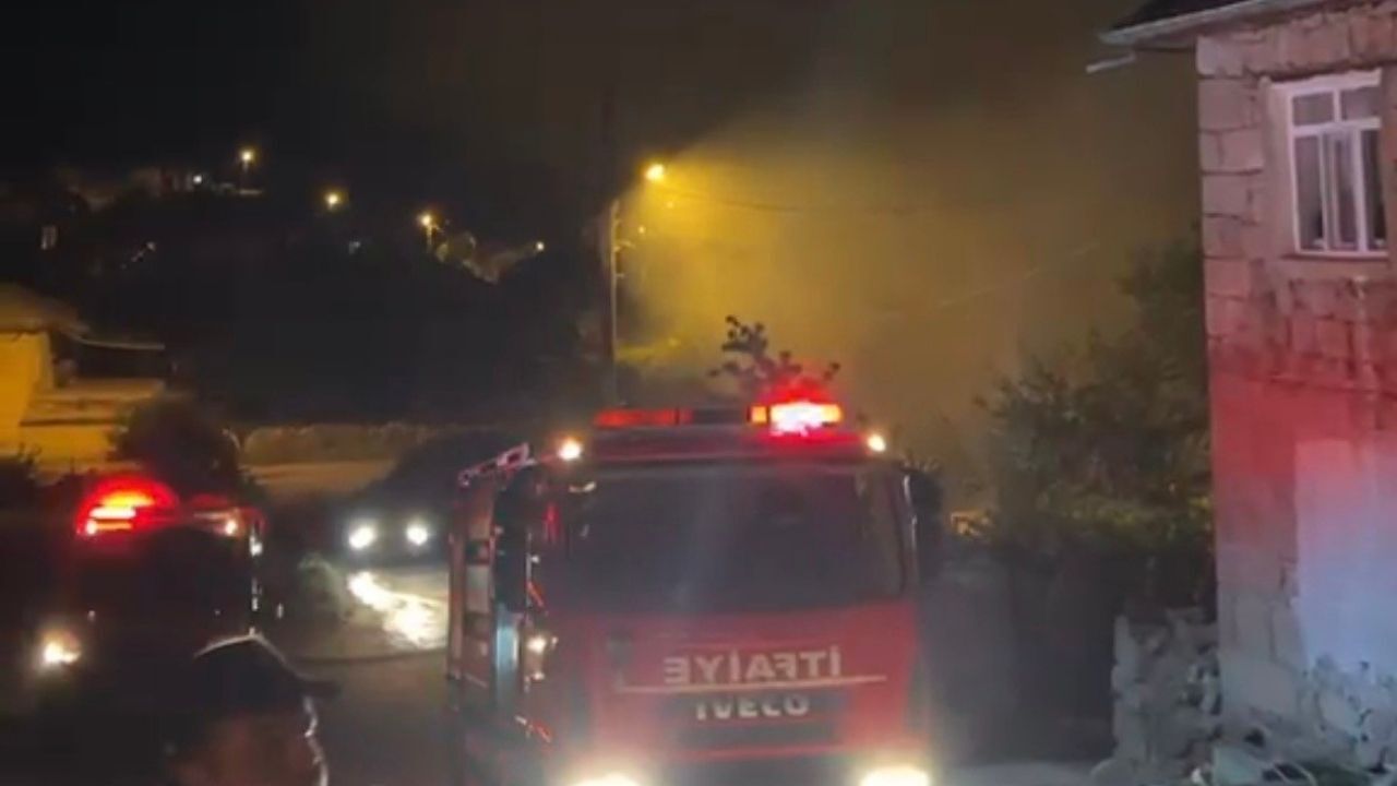 Samanlık Yangını Paniğe Neden Oldu (1)