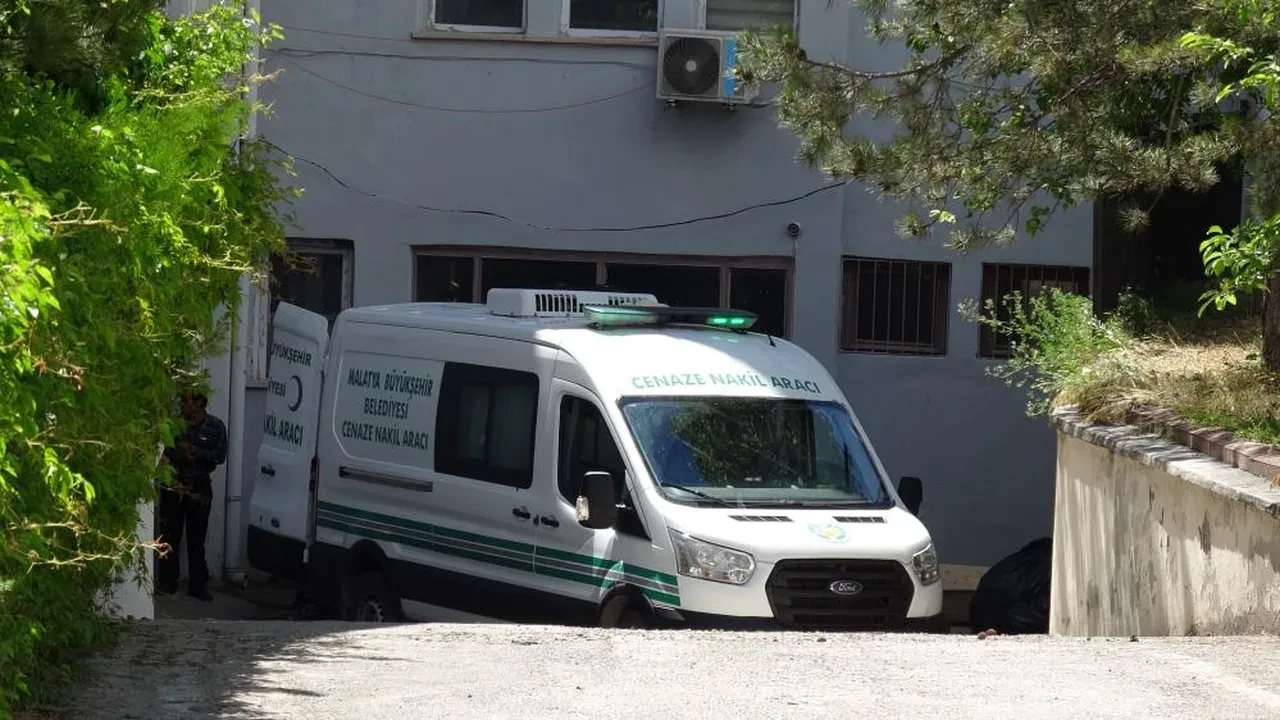 Parkta Korkunç Olay! Genç Kız Asılı Halde Ölü Bulundu (1)-1