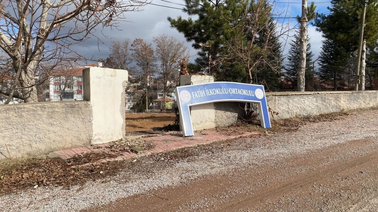 Şekerpınar’daki Okul Tartışması Büyüyor (2)