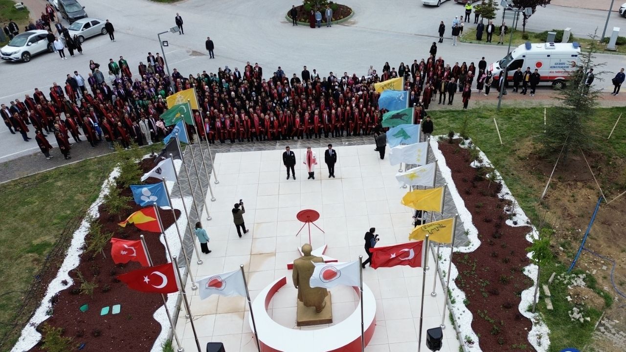 Yozgat Bozok Üniversitesinde Mezuniyet Coşkusu (10)