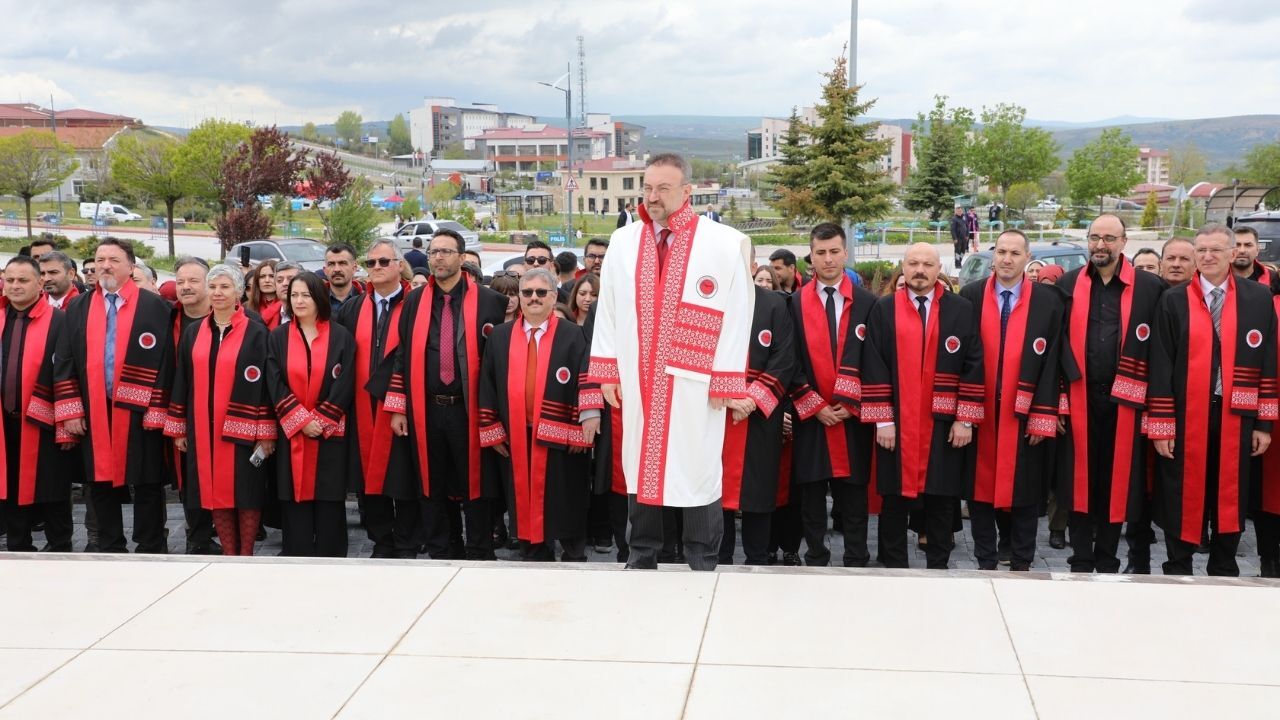Yozgat Bozok Üniversitesinde Mezuniyet Coşkusu (2)