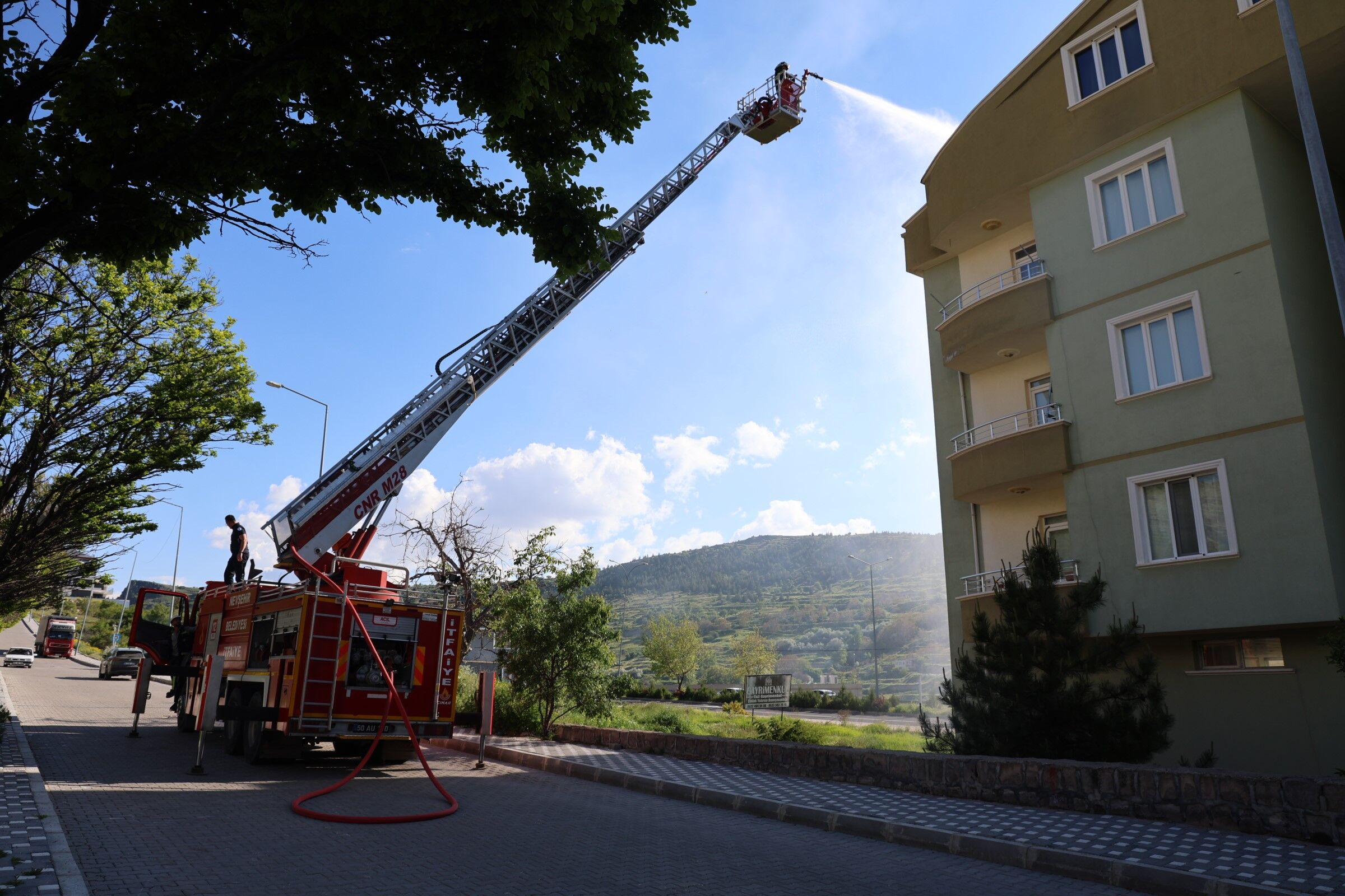 Apartmanın Çatı Katında Korkutan Yangın (3)