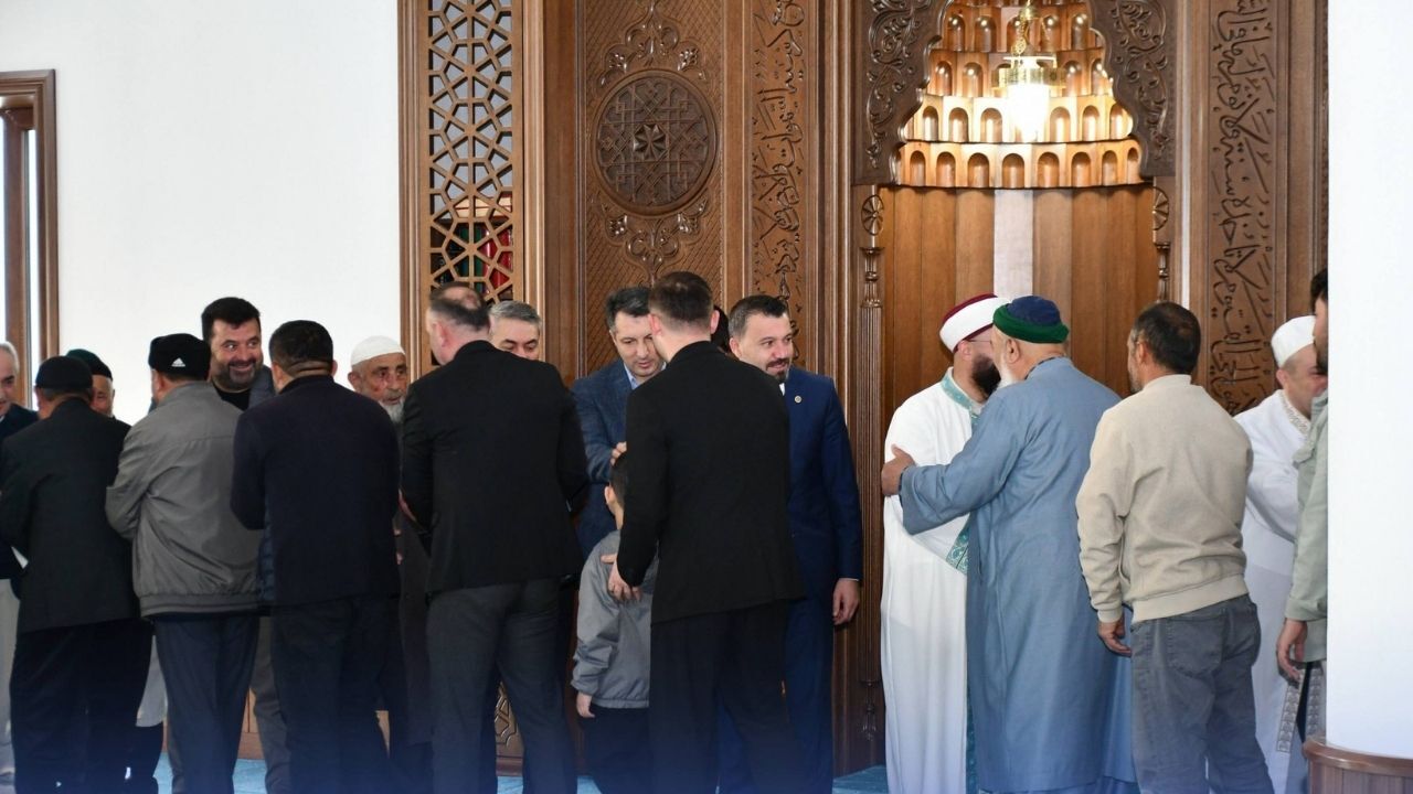 Süleyman Şahan Sorgun’da Vatandaşlarla Bayramlaştı (2)
