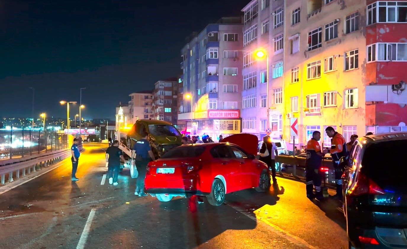 Zincirleme Kazada 1’I Ağır 4 Kişi Yaralandı! (1)
