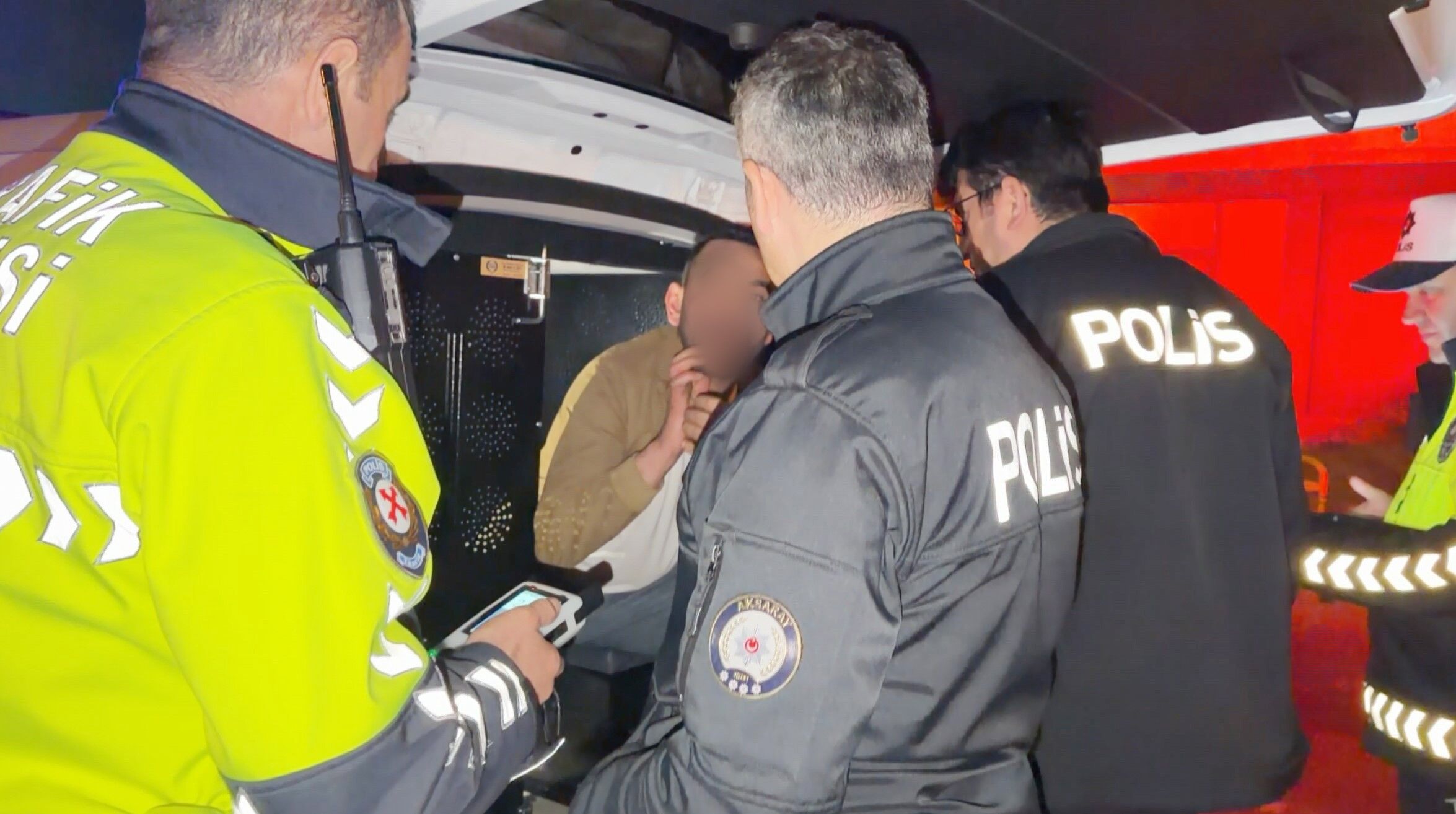Alkol Alıp Kaza Yaptı! Her Şeyi Unuttu Ama Eşini Unutmadı (3)