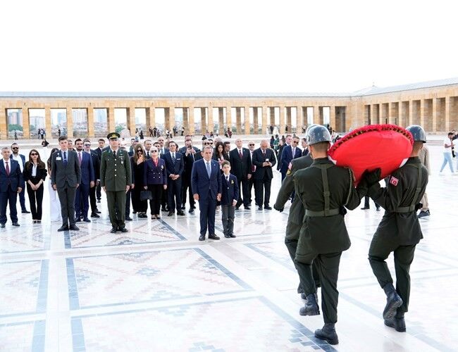 Dursun Özbek Ve Galatasaray Yönetimi Anıtkabir’i Ziyaret Etti (2)