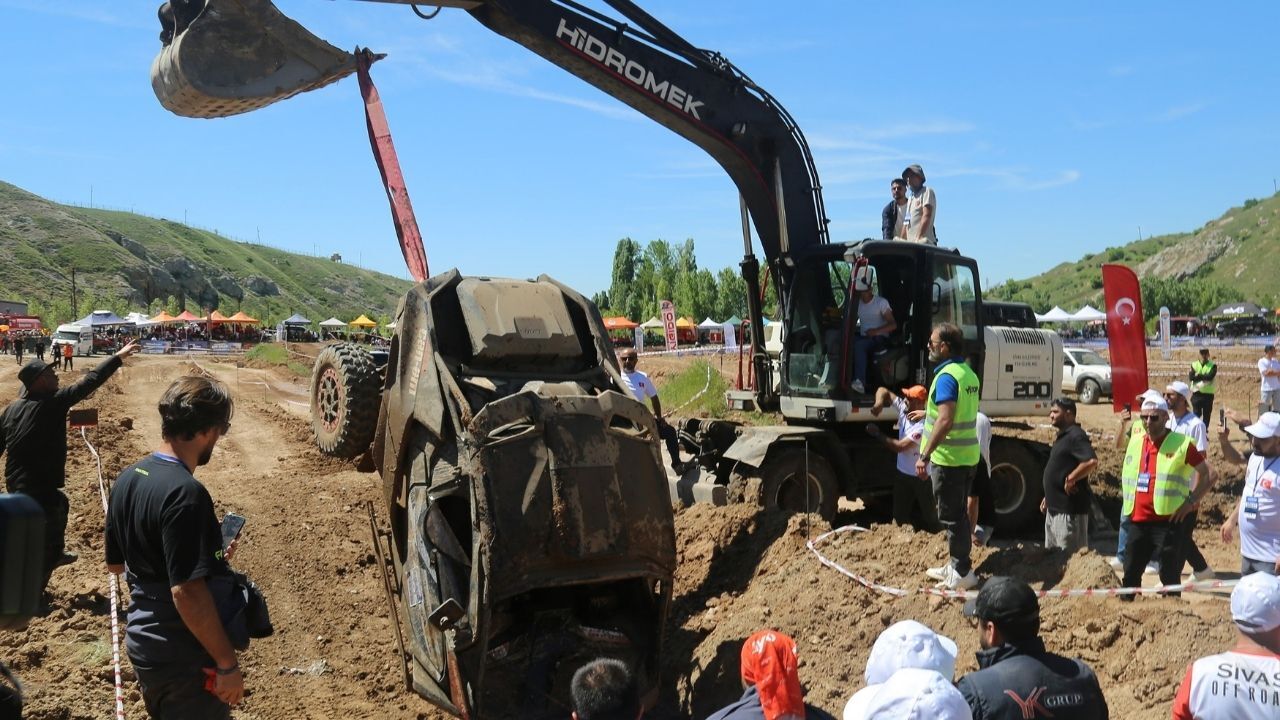 Off Road Festivalinde Takla Atan Araç Yürekleri Ağza Getirdi3 (1)