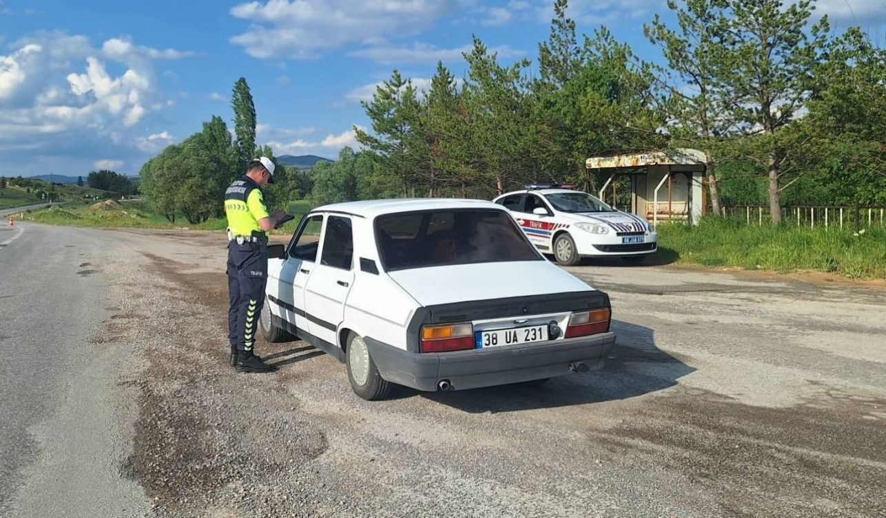 Yozgat'ta Trafik Denetimleri Sürüyor Kural Ihlallerine Ceza Yağdı (1)