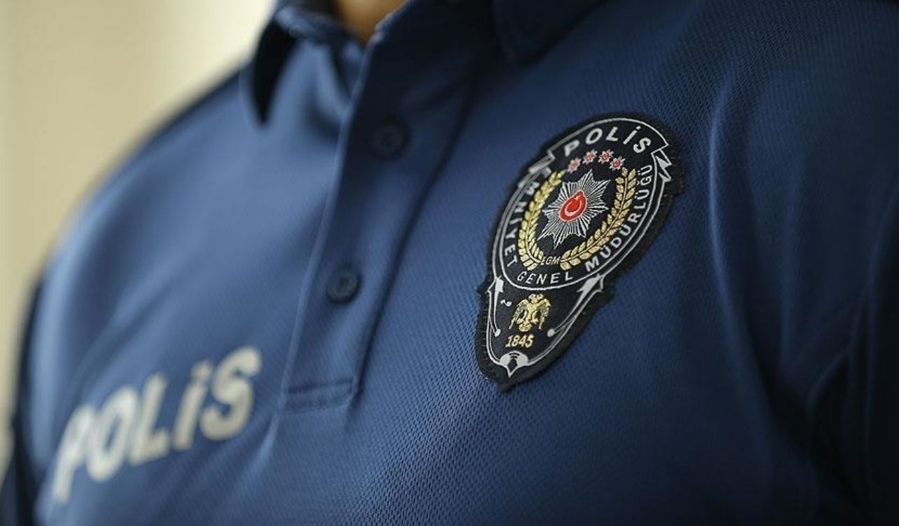Polis (1)