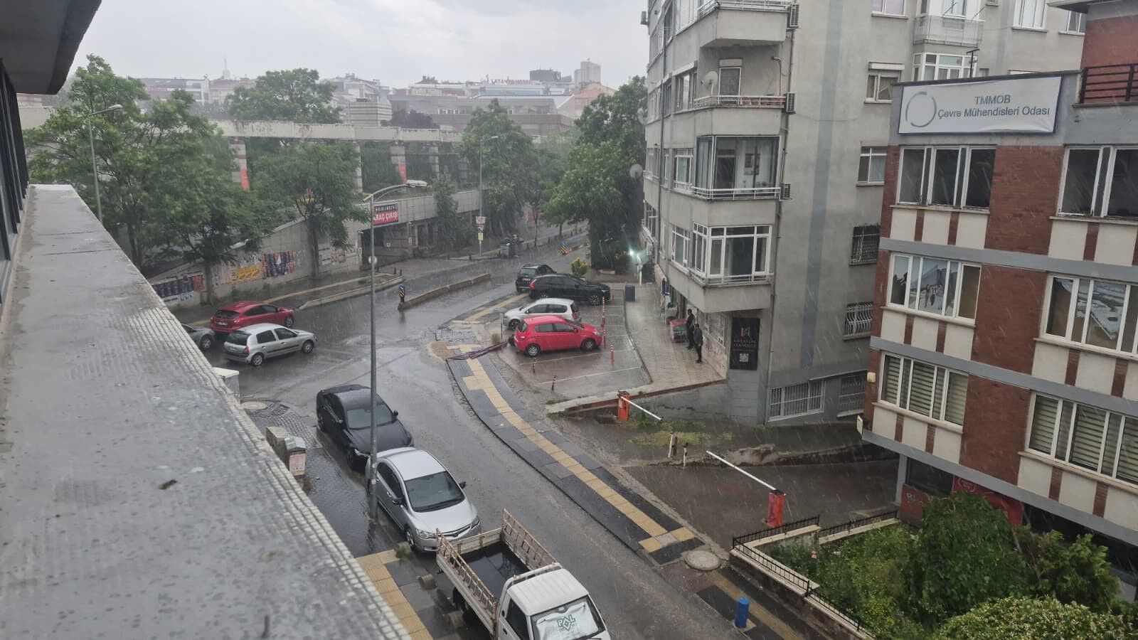 Ankara’da Dolu Yağışı Hayatı Olumsuz Etkiledi (1)