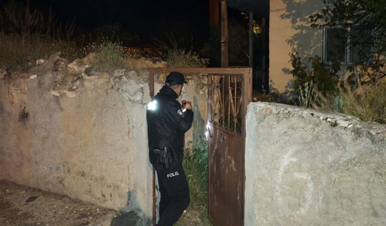 Yenifakılı’da “Huzurlu Sokaklar” Denetimi Çok Sayıda Nokta Kontrol Edildi (1)
