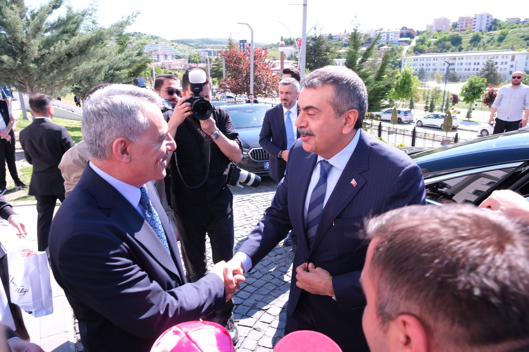 Eğitime 16 Milyar Yatırım