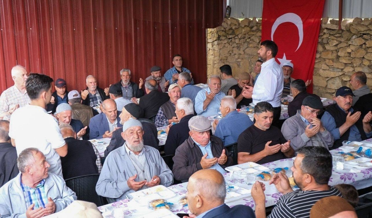 Sorgun’da Şehit Mehmet Meral Için Hayır Yemeği Düzenlendi (2)