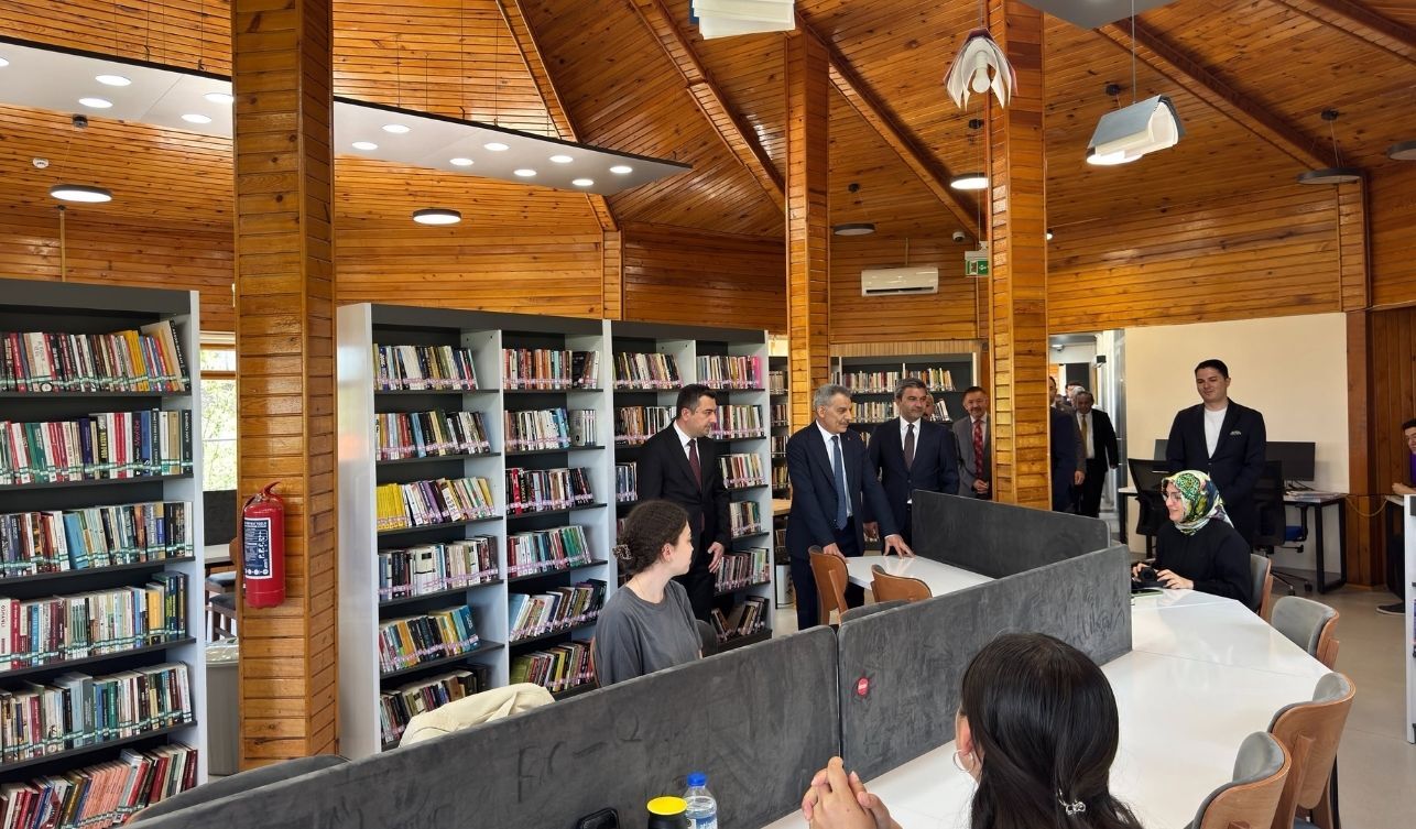 Aydıncık Halk Kütüphanesi’nde Çevre Düzenlemesi Incelemesi (1)