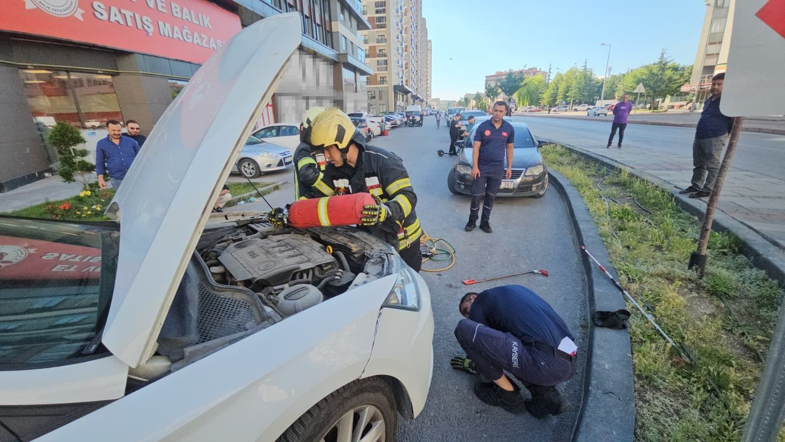 Araçta Kaybolan Yılan Bu Kez Evin Önünde Ortaya Çıktı (3)