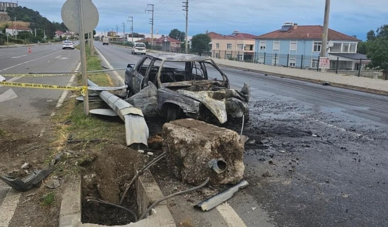 Feci Kaza Otomobil Alev Aldı, 1 Kişi Hayatını Kaybetti (2)