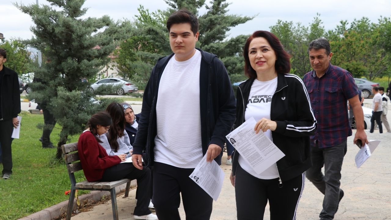 Yks Sınavı Anne Oğul (3)