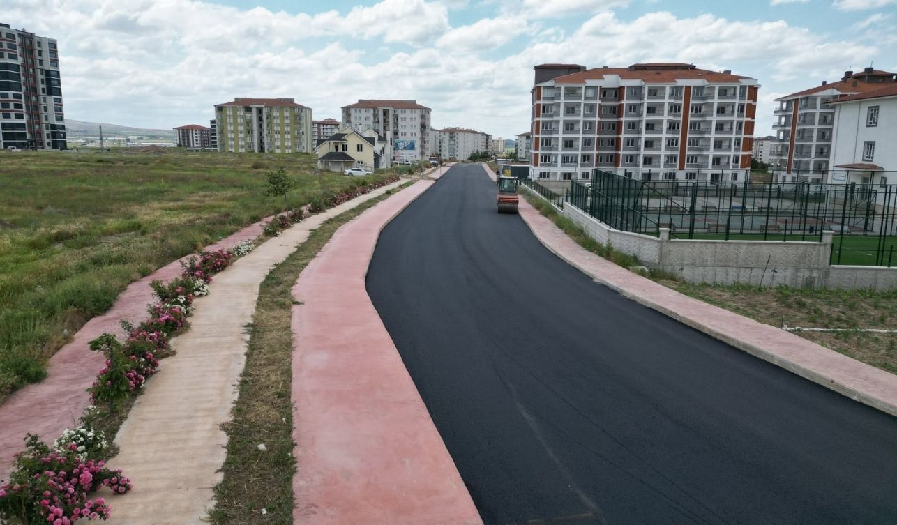 Boğazlıyan’da Sıcak Asfalt Çalışmaları Sürüyor (3)