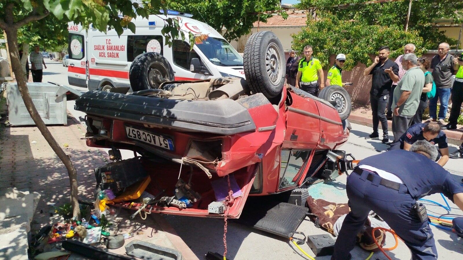 Otomobil Ters Döndü 1 Kişi Yaralandı (2)