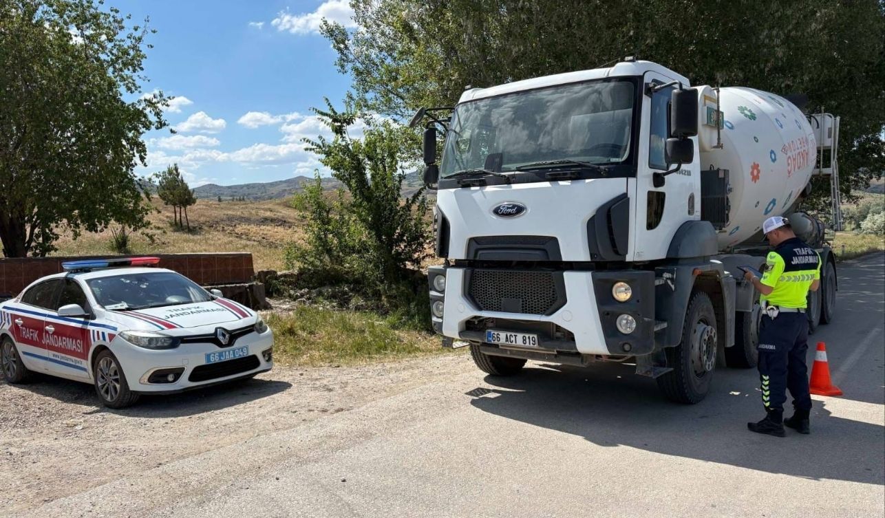 Akdağmadeni’nde Ağır Vasıtalara Sıkı Denetim (1)