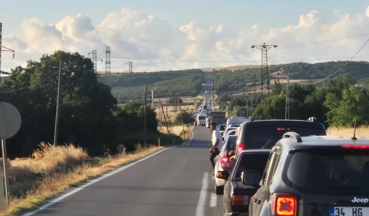 Feci Kaza Minibüs Tarlaya Uçtu, 2 Ölü 10 Yaralı (2)
