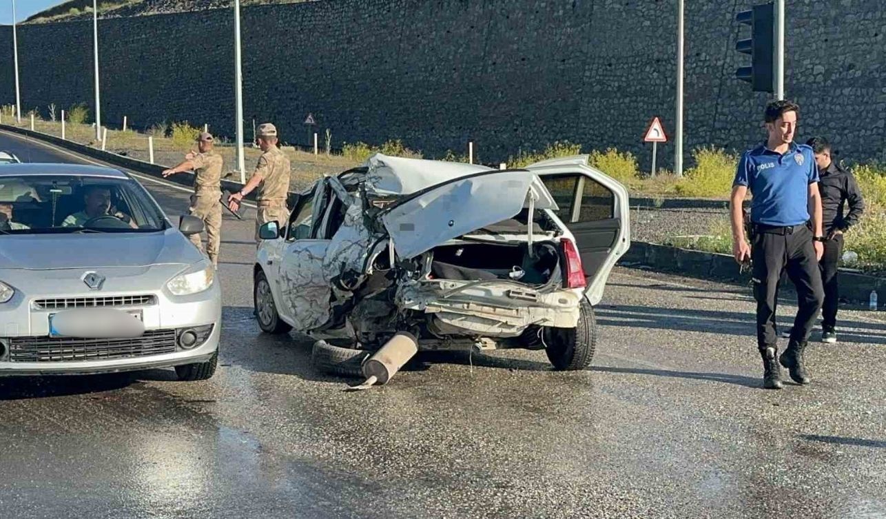 Fren Arızası Kazayla Sonuçlandı 2 Kişi Yaralandı (2)