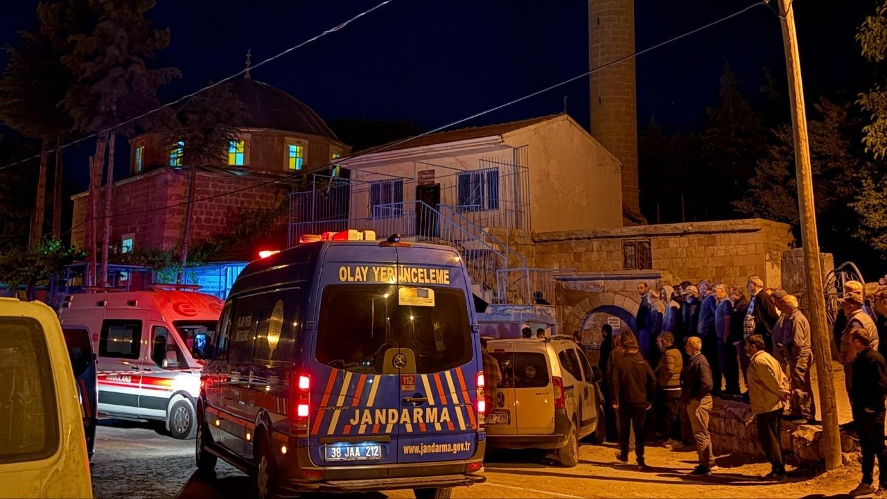 Cami Cemaatine Bıçaklı Saldırı 2 Kişi Yaşamını Yitirdi (2)