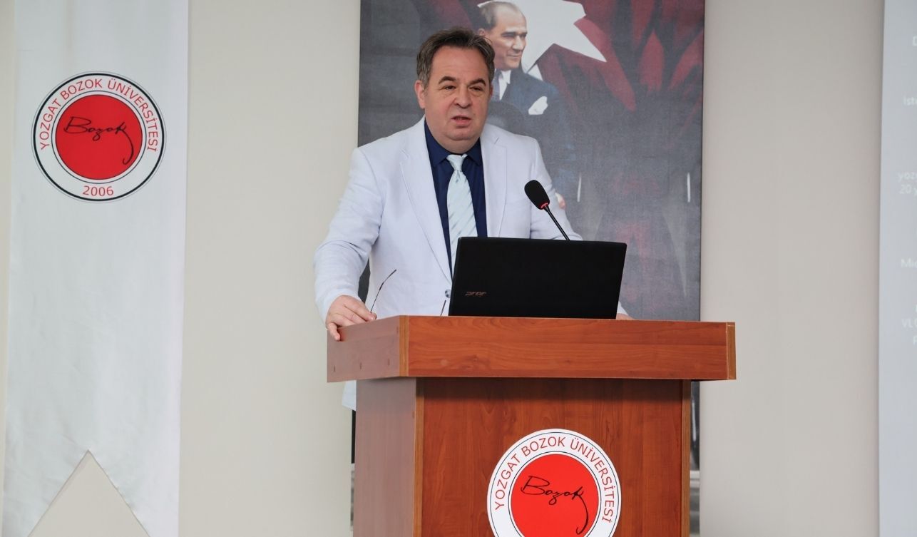 Üniversitede “Ters Yüz Öğrenme” Odaklı Eğitim Çalıştayı Başladı (4)