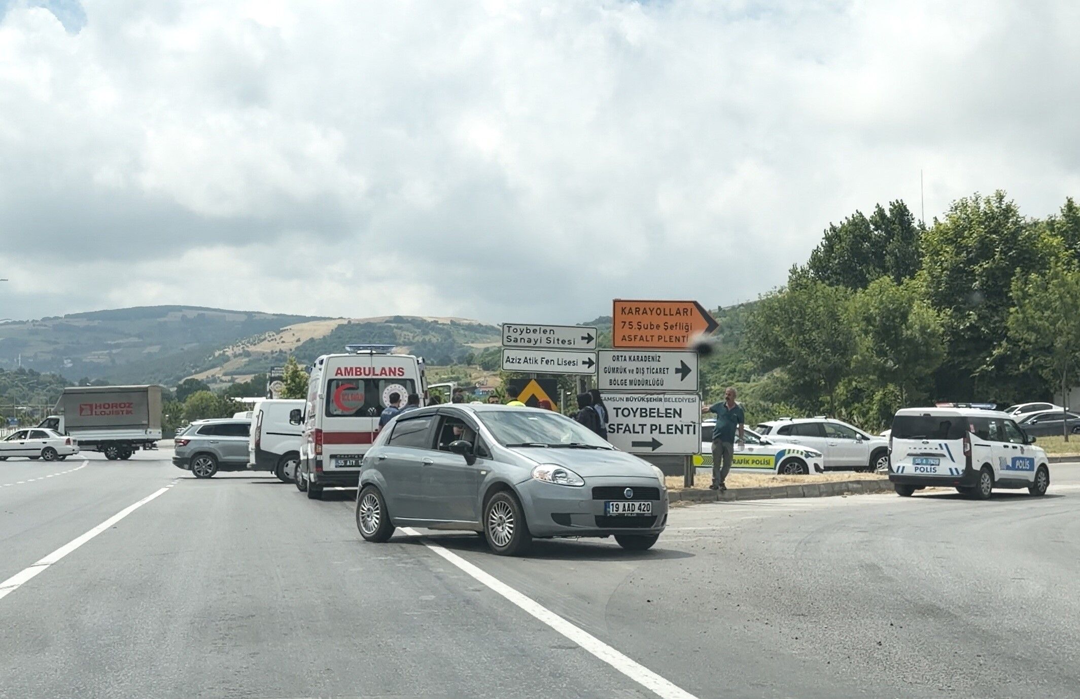 Kontrolden Çıkan Otomobil Refüje Çarptı 1 Yaralı (2)