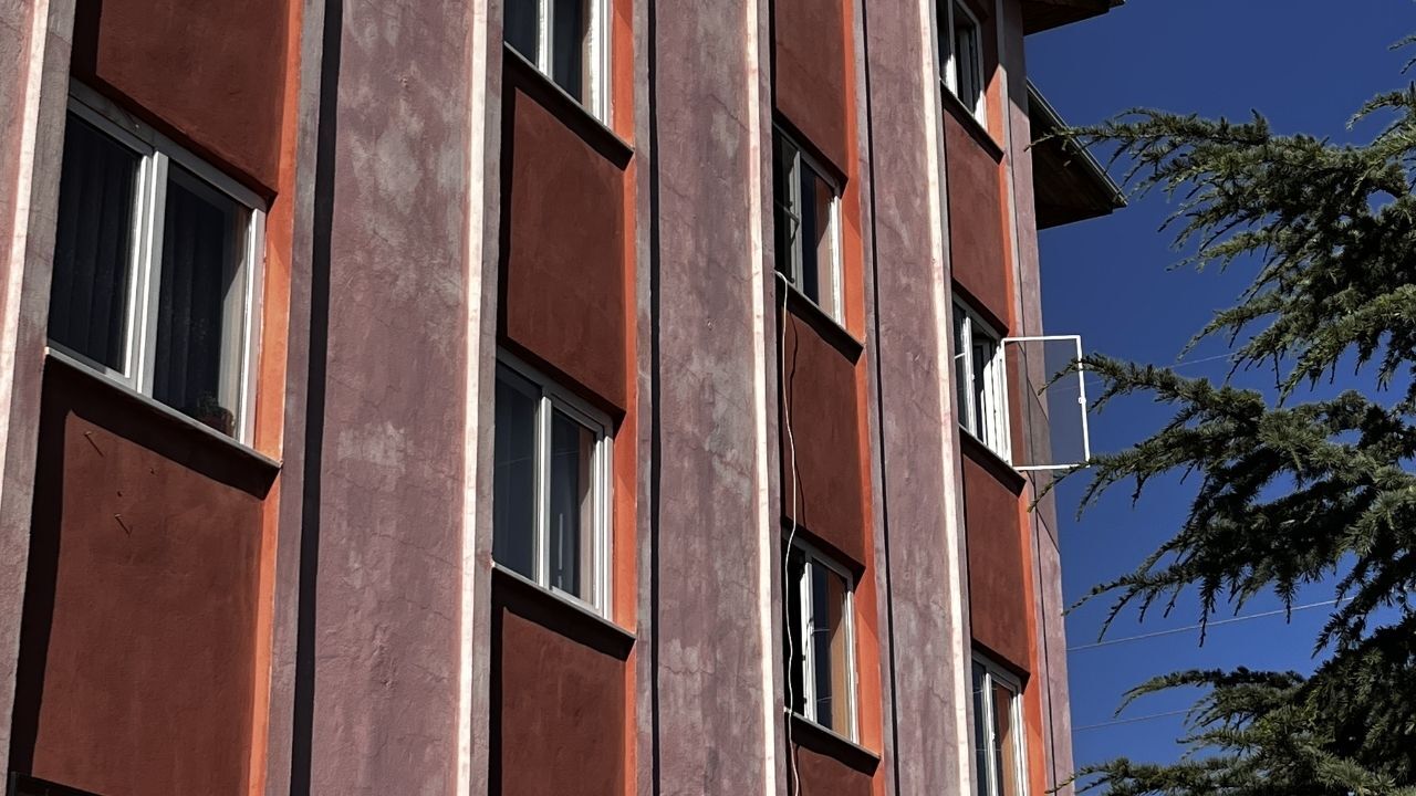 Korkunç Olay 3’Üncü Kattan Düşen 2 Yaşındaki Çocuk Ağır Yaralandı (2)