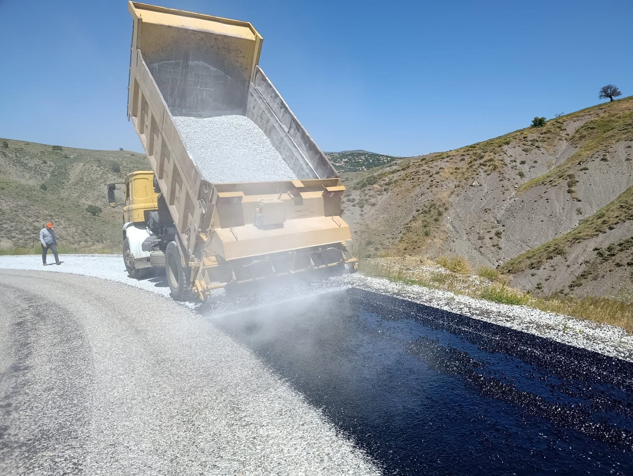 Köy Yollarında Konfor Artırılıyor