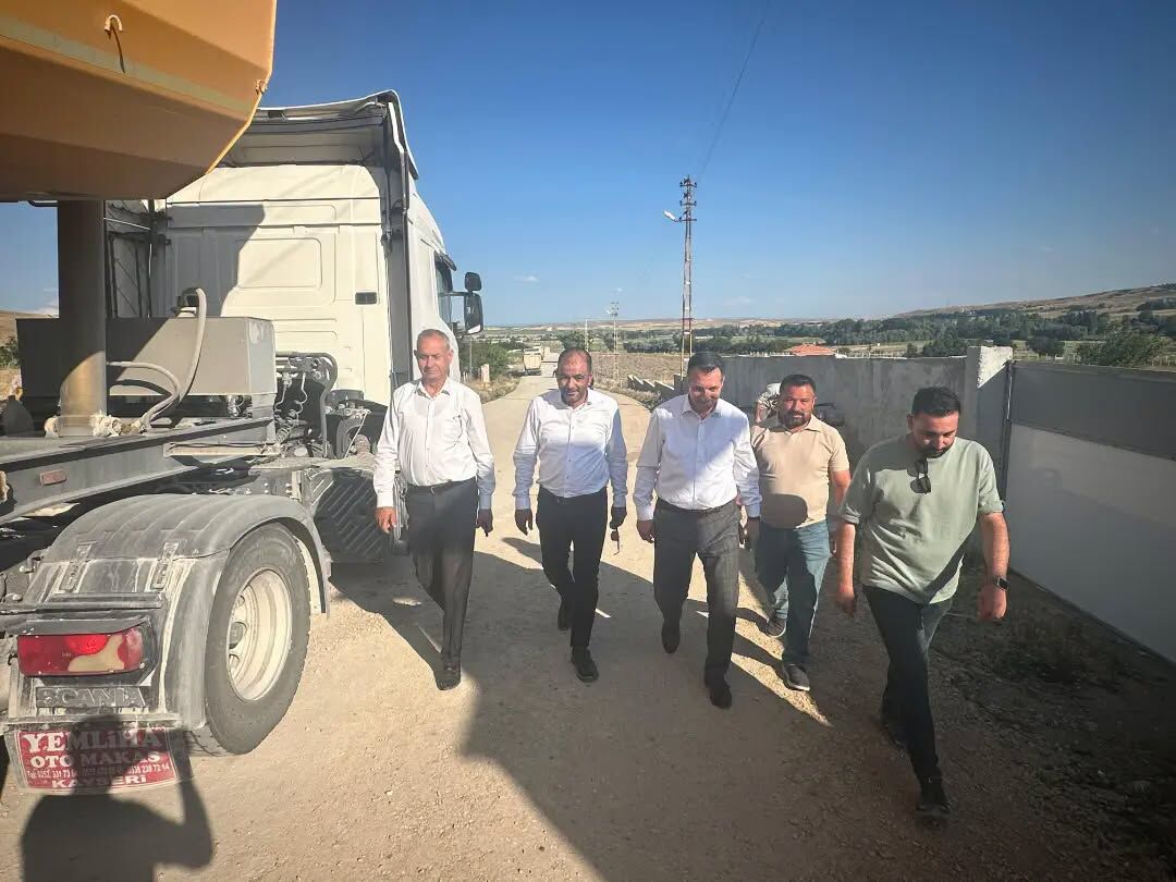 Asfalt Çalışmalarını Inceledi