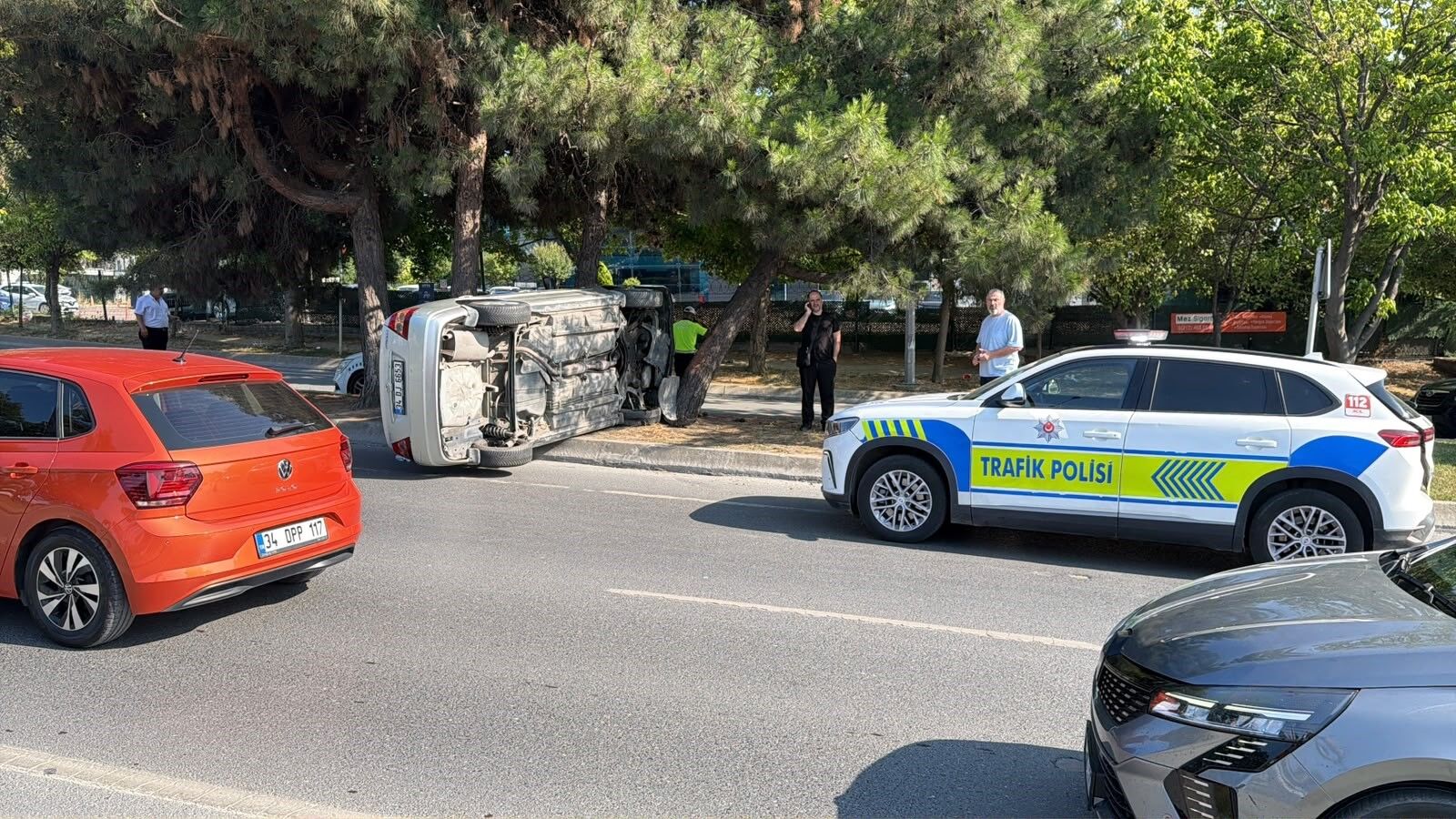 Kontrolden Çıkan Otomobil Takla Attı Sürücü Yaralandı (2)