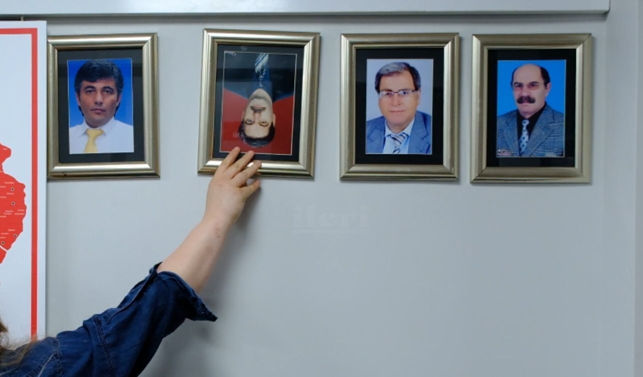 Yozgat Chp'de Fotoğraflı Tepki Yeni Başkanın Resmi Ters Asıldı (1)
