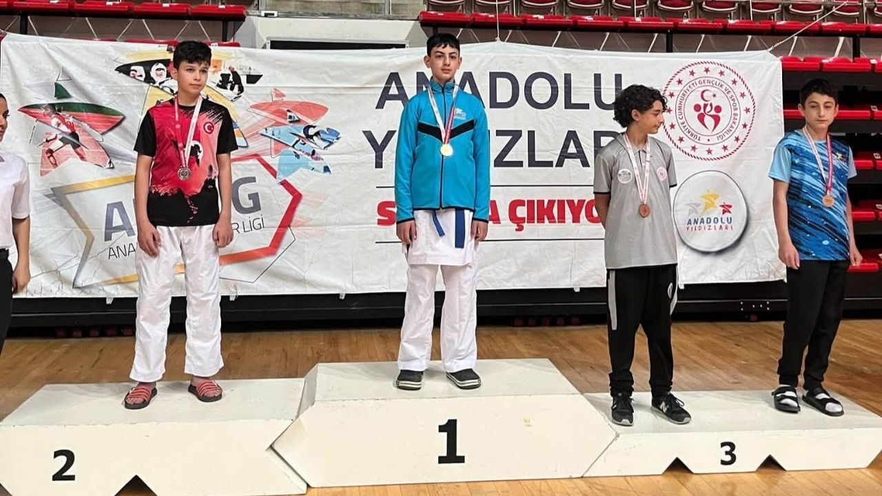 Yozgatlı Karateciler Anali̇g'de 11 Madalya Kazandı (1)