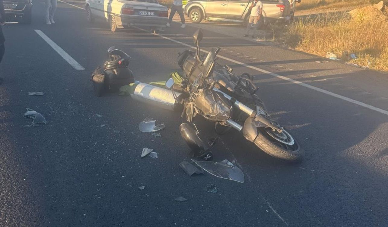Ankara Eskişehir Yolunda Korkutan Kaza İki Motosiklet Otomobile Çarptı (1)